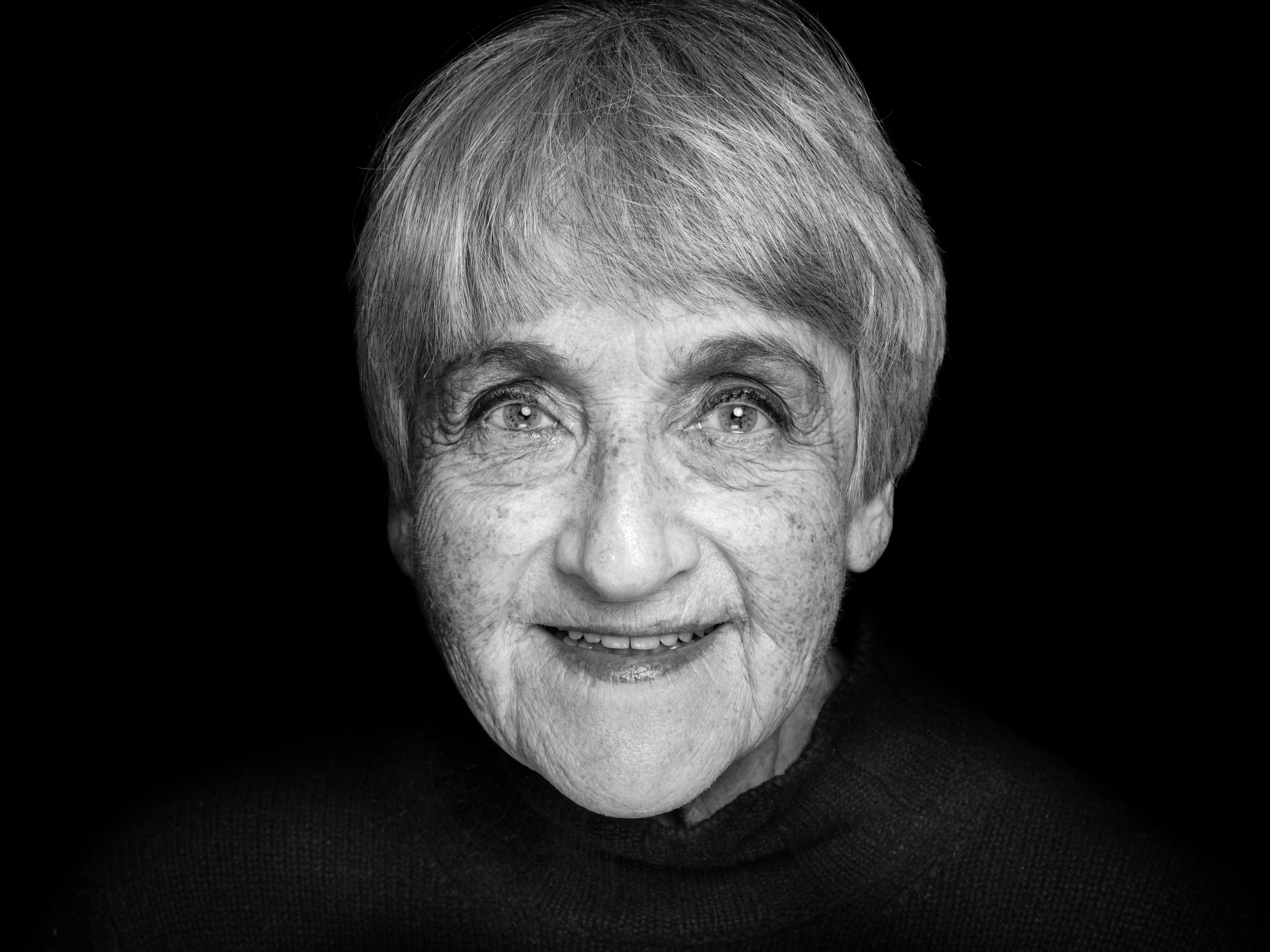 Portret ocalałej z Holokaustu Christy Markovits, 2016–2021, fotografia, 50 × 65 cm, courtesy Fundacja Gamaraal, Zurych