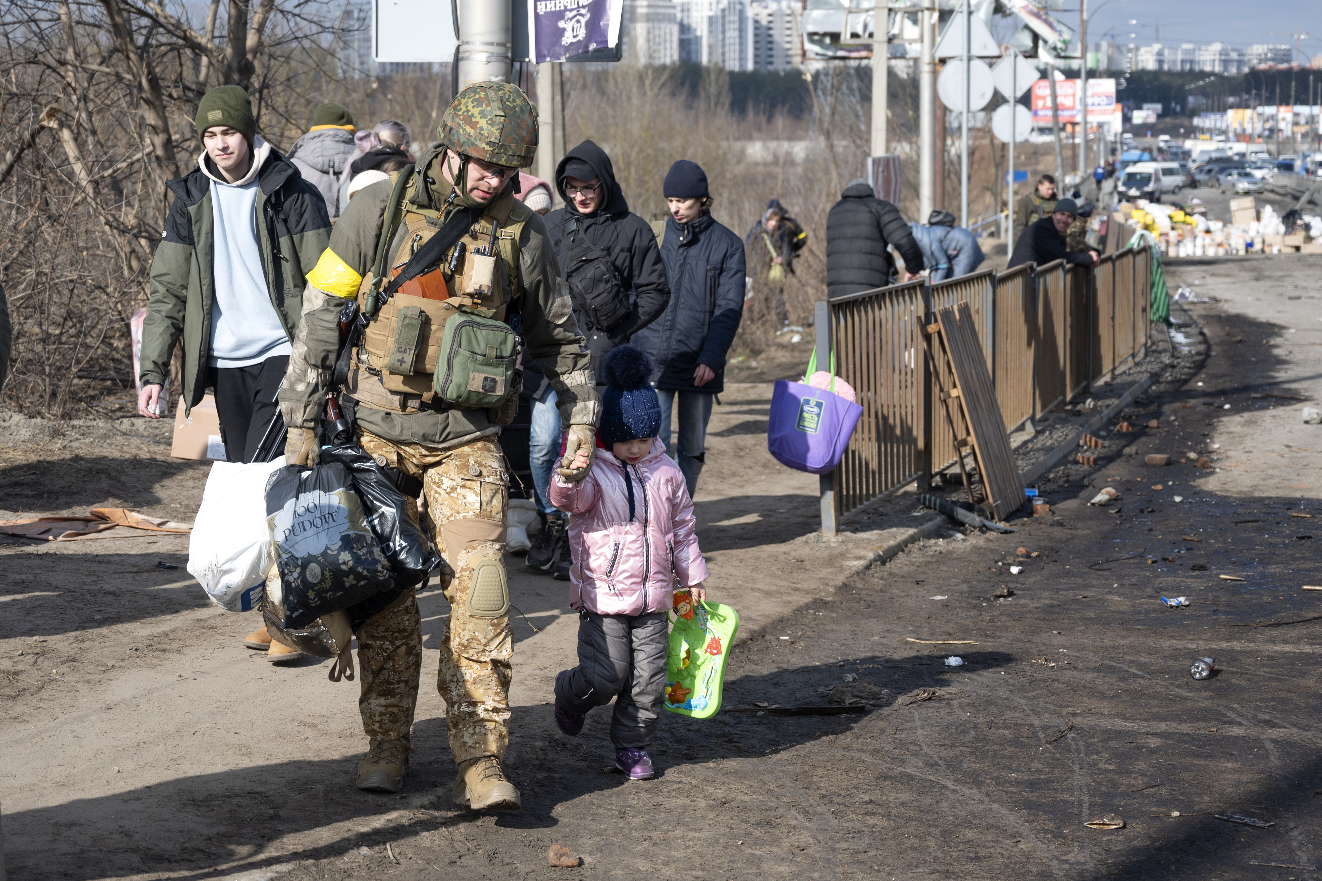 Outskirts of Romanivka being evacuated over the Irpin river. Kyiv province, March 2022, photo: M. Levin