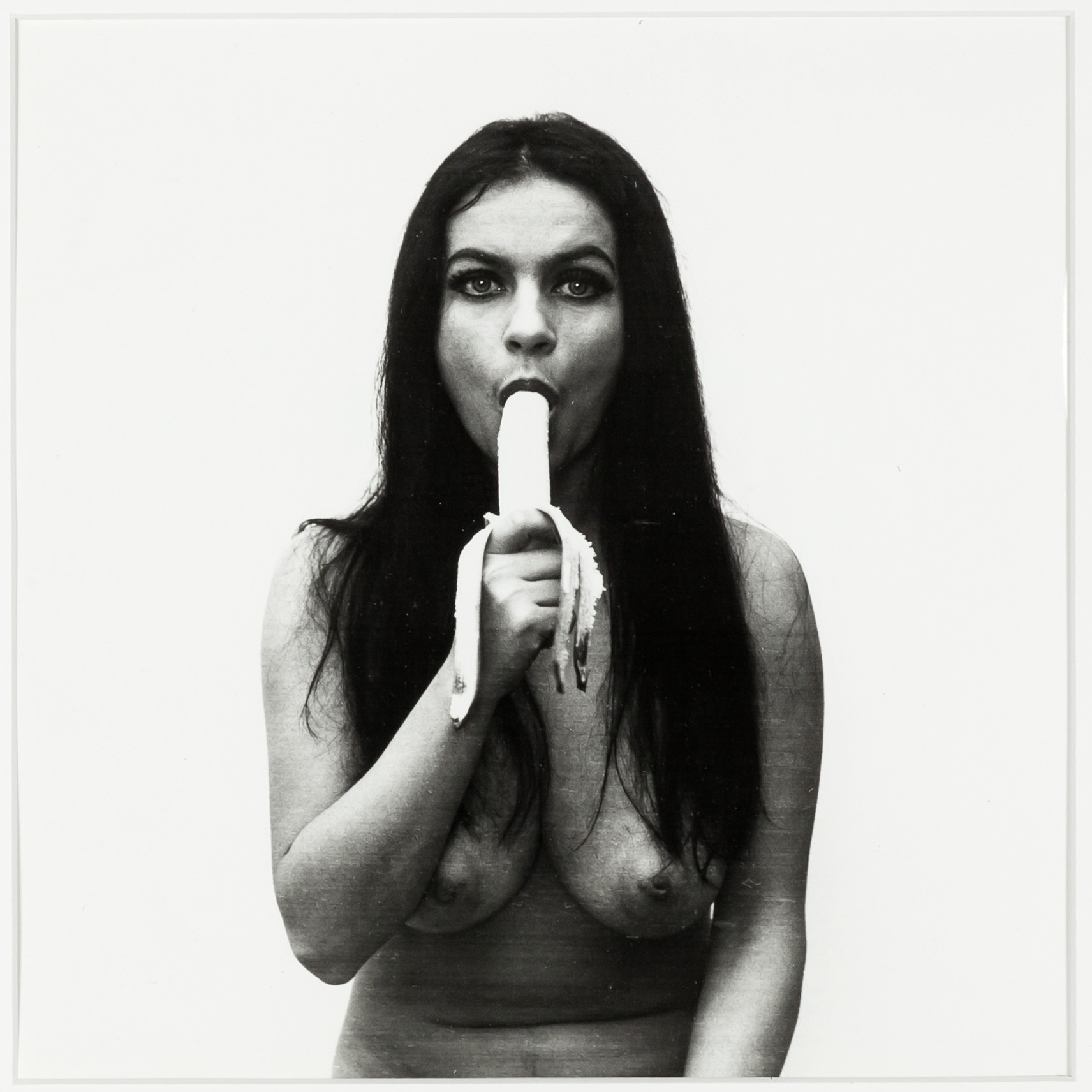 Natalia LL, bez tytułu, z cyklu //Sztuka konsumpcyjna//, 1972, fotografia, 22 × 22 cm, Kolekcja MOCAK-u