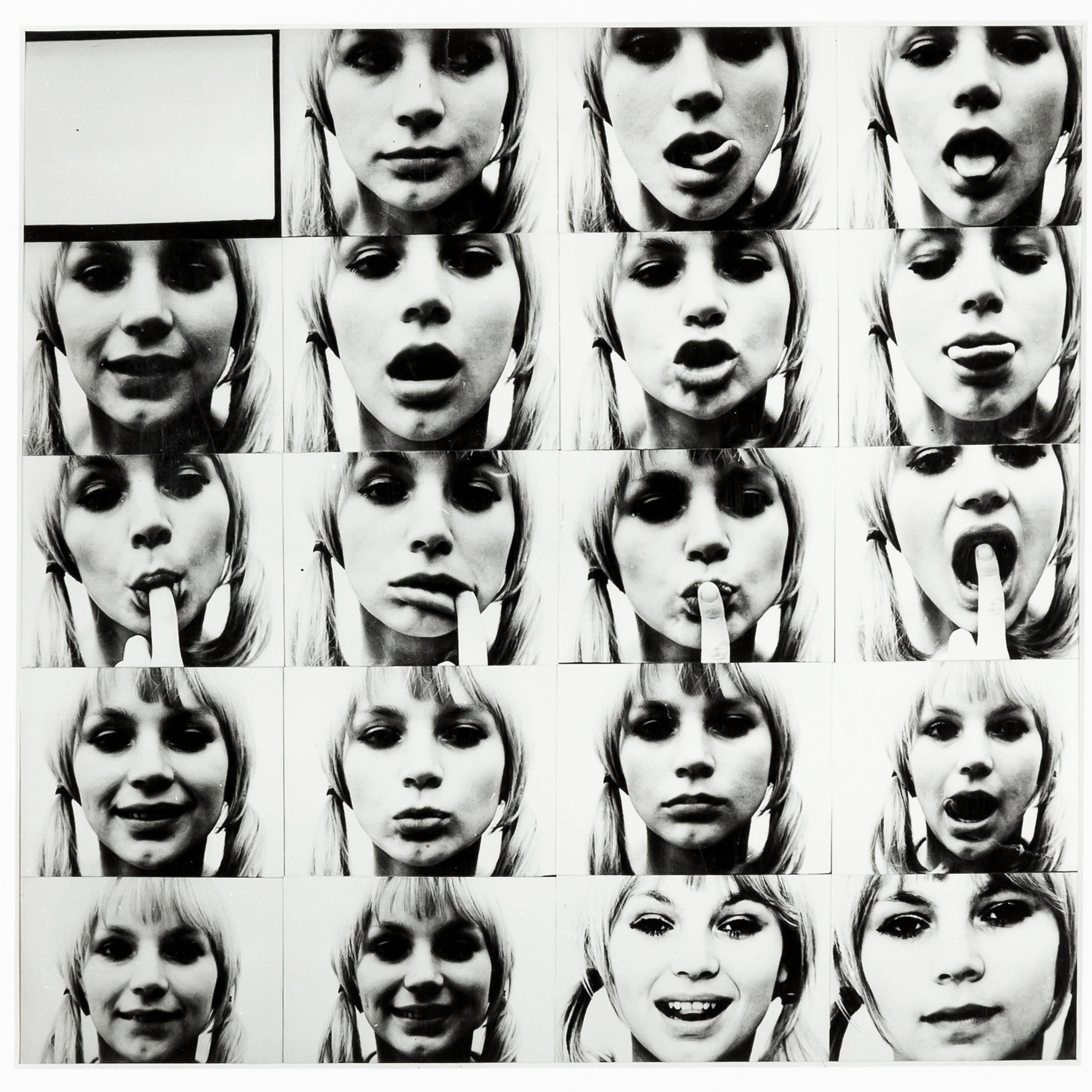 Natalia LL, bez tytułu, z cyklu //Sztuka konsumpcyjna//, 1972, stykówka / fotografia, 22 × 22,2 cm, Kolekcja MOCAK-u