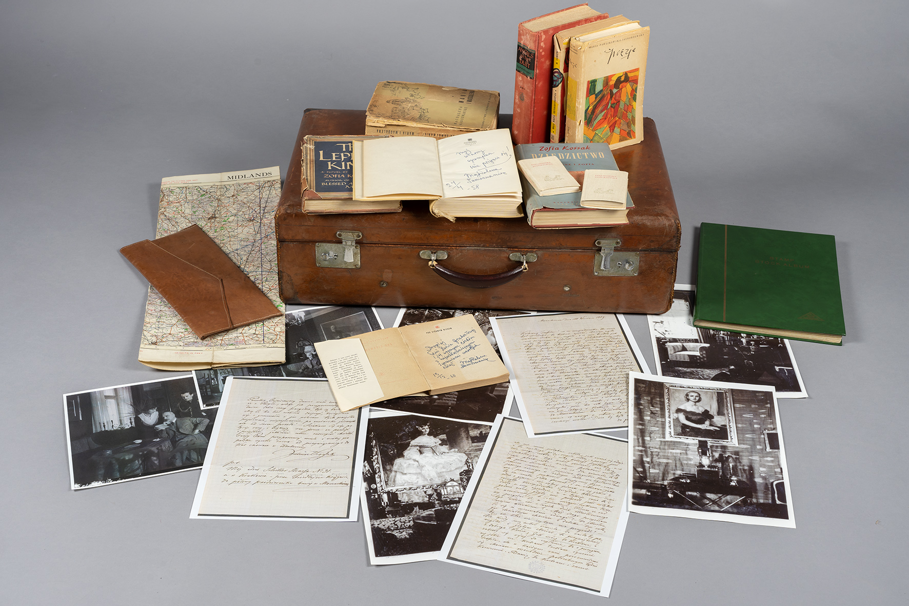 Fragment zbiorów archiwalnych Kossakówki oraz pamiątki po Marii Pawlikowskiej-Jasnorzewskiej, Stefanie Jasnorzewskim oraz Magdalenie Samozwaniec, fot. R. Sosin