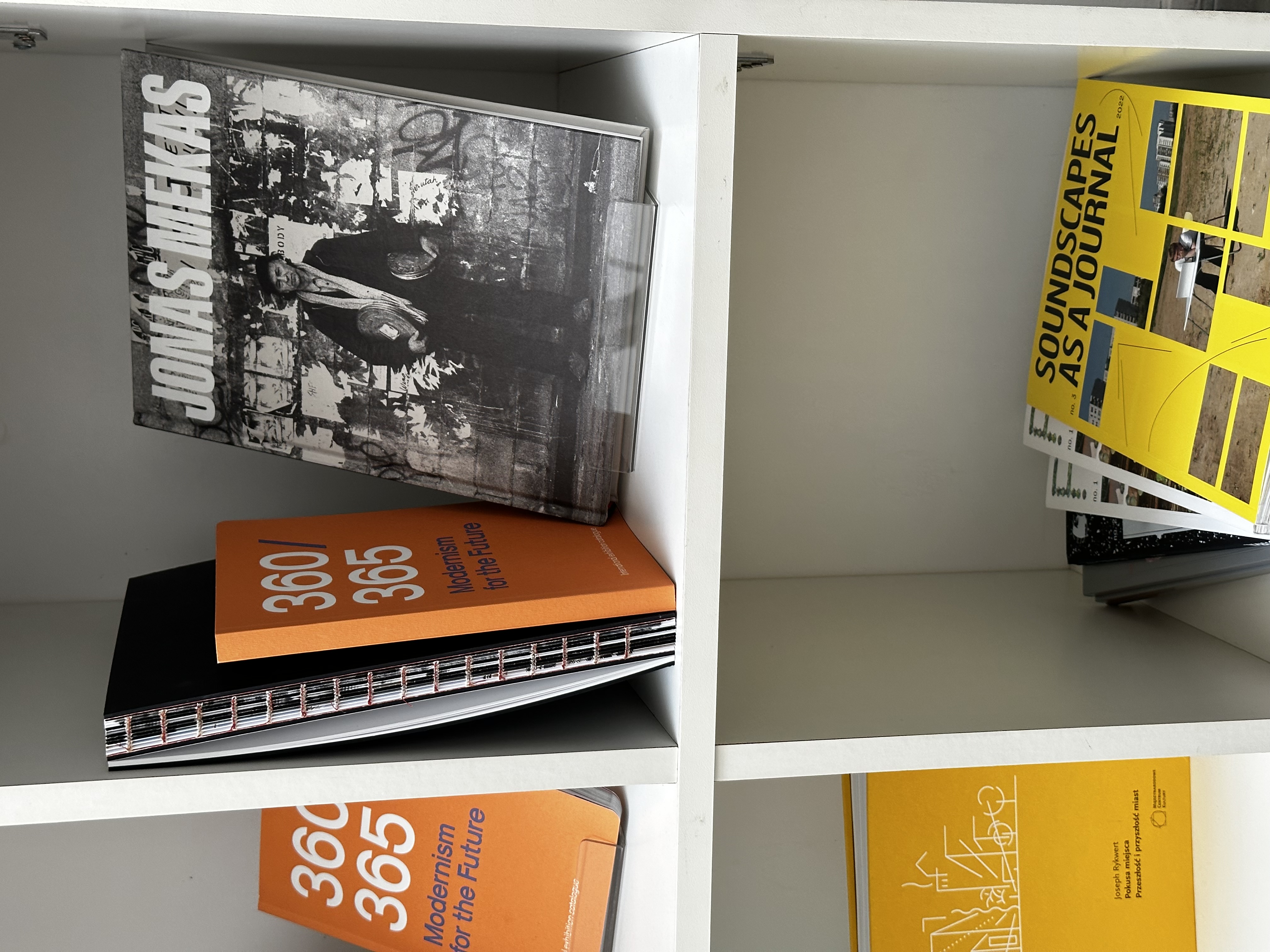//Półka litewska// w Bibliotece MOCAK-u, fot. Dział Promocji, MOCAK