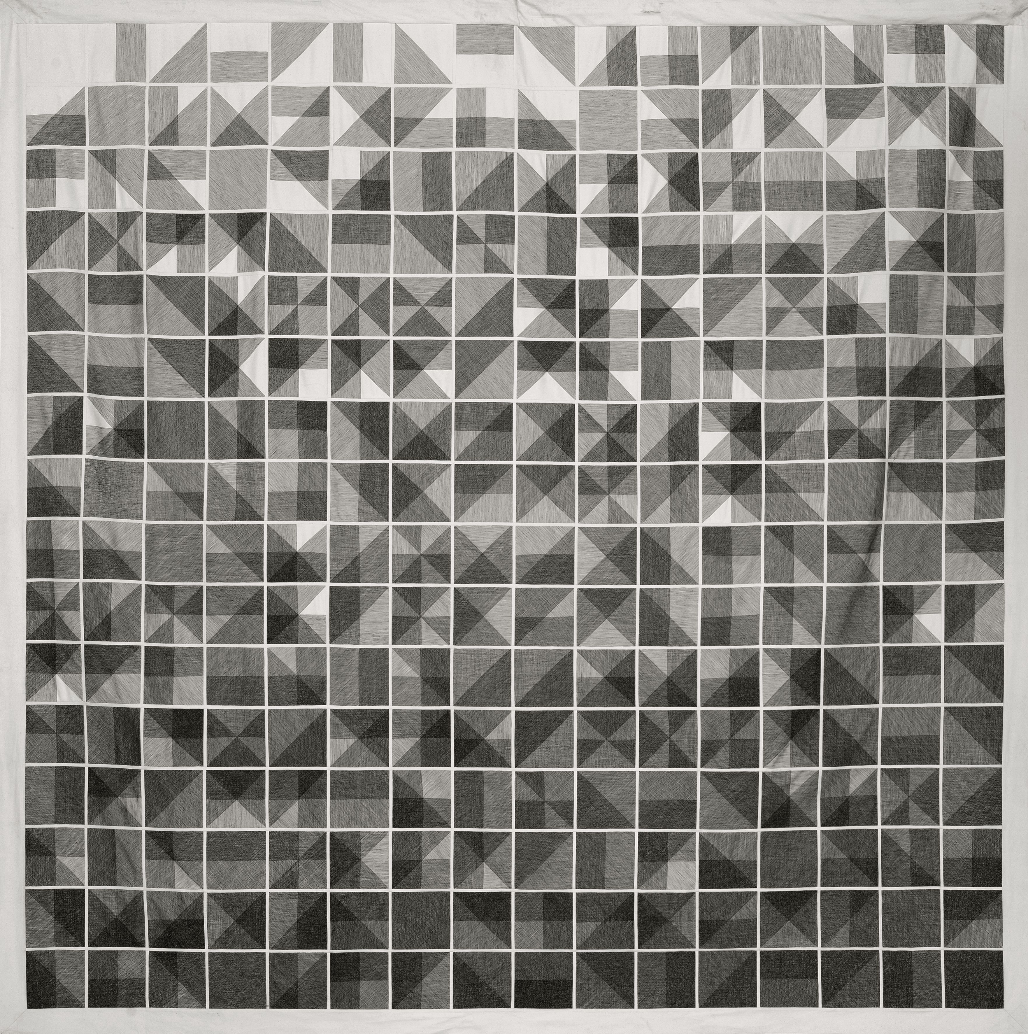 Emilia Bohdziewicz, //256 możliwych układów znaku zawierającego osiem elementów//, 1987, technika własna (nici, tkanina bawełniana), 355 × 355 cm, fot. dzięki uprzejmości Galerii Starmach