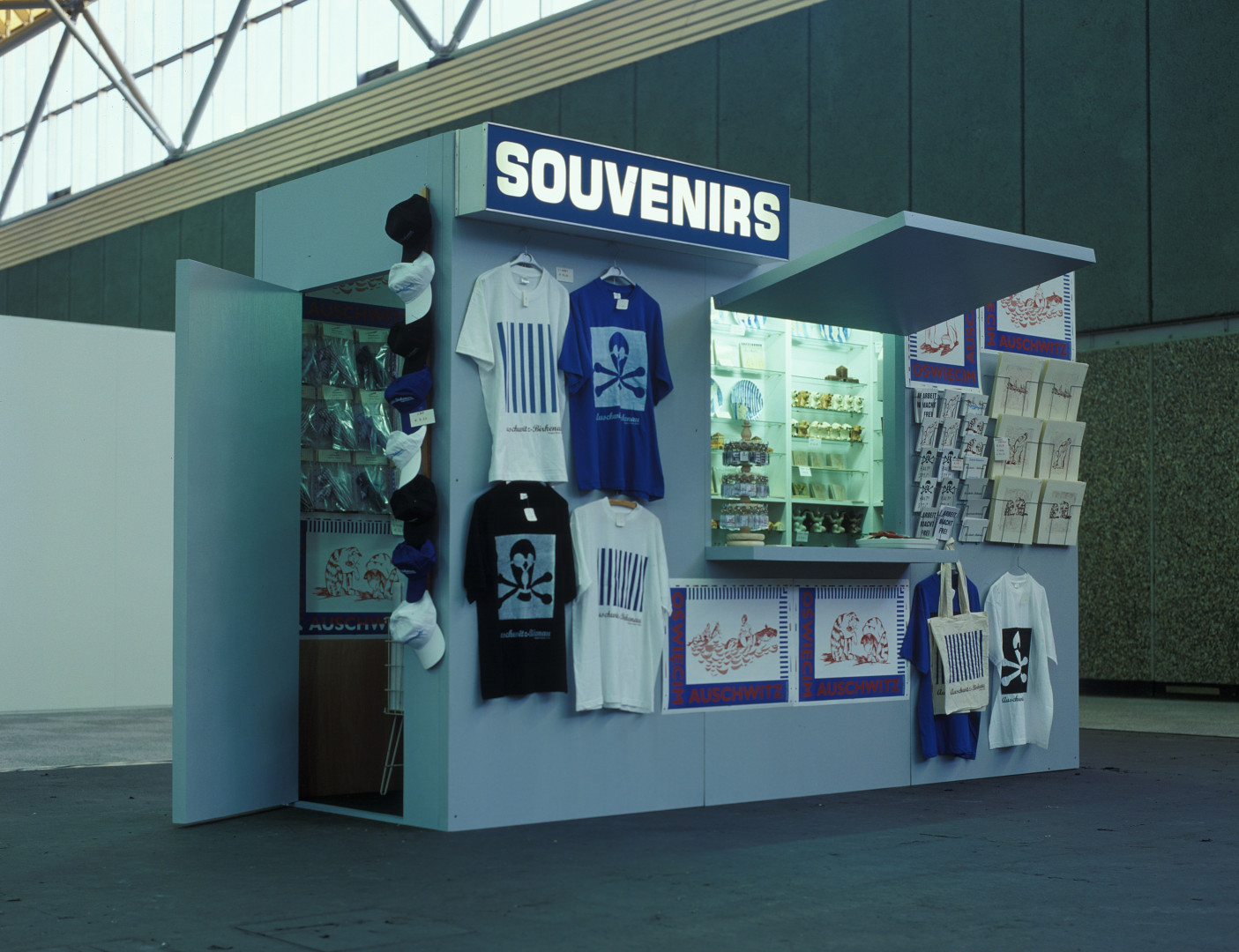 Agata Siwek, Original Souvenirs Auschwitz-Birkenau, 2002, installation, 270 × 420 × 140 cm, MOCAK Collection, photo R. Sosin