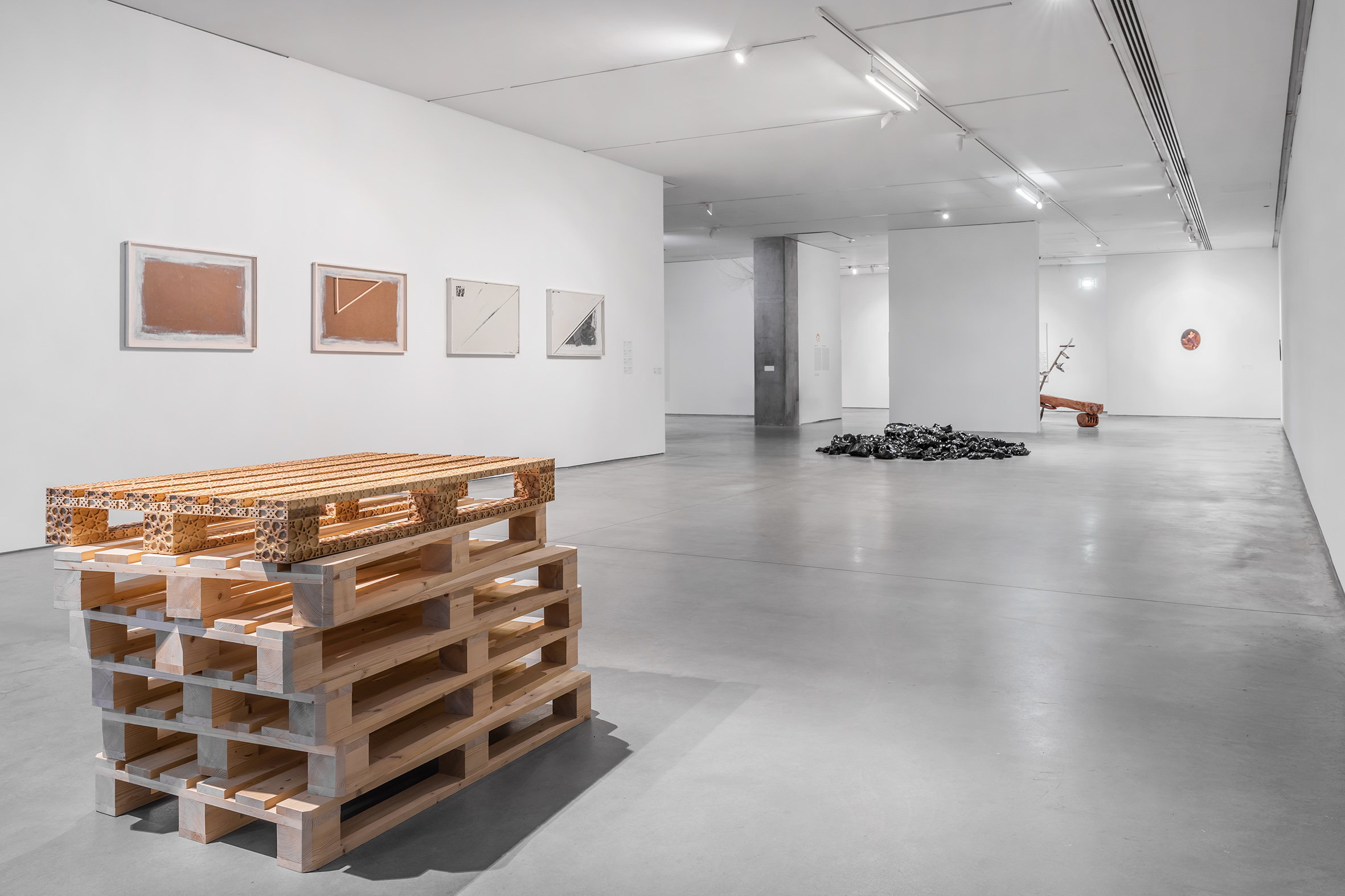 Widok wystawy //Stan posiadania. Topografia kolekcji MOCAK-u. Część I// fot. Rafał Sosin