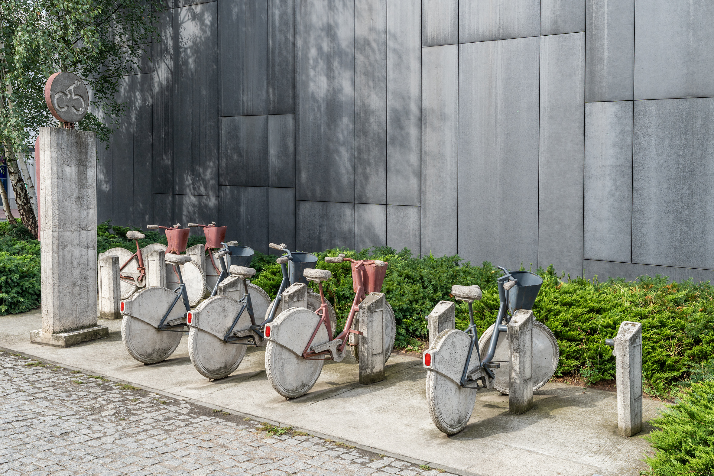 Leopold Kessler, //Surrogate City Bike Station / MOCAK 2015//, 2015/2017, fot. R. Sosin