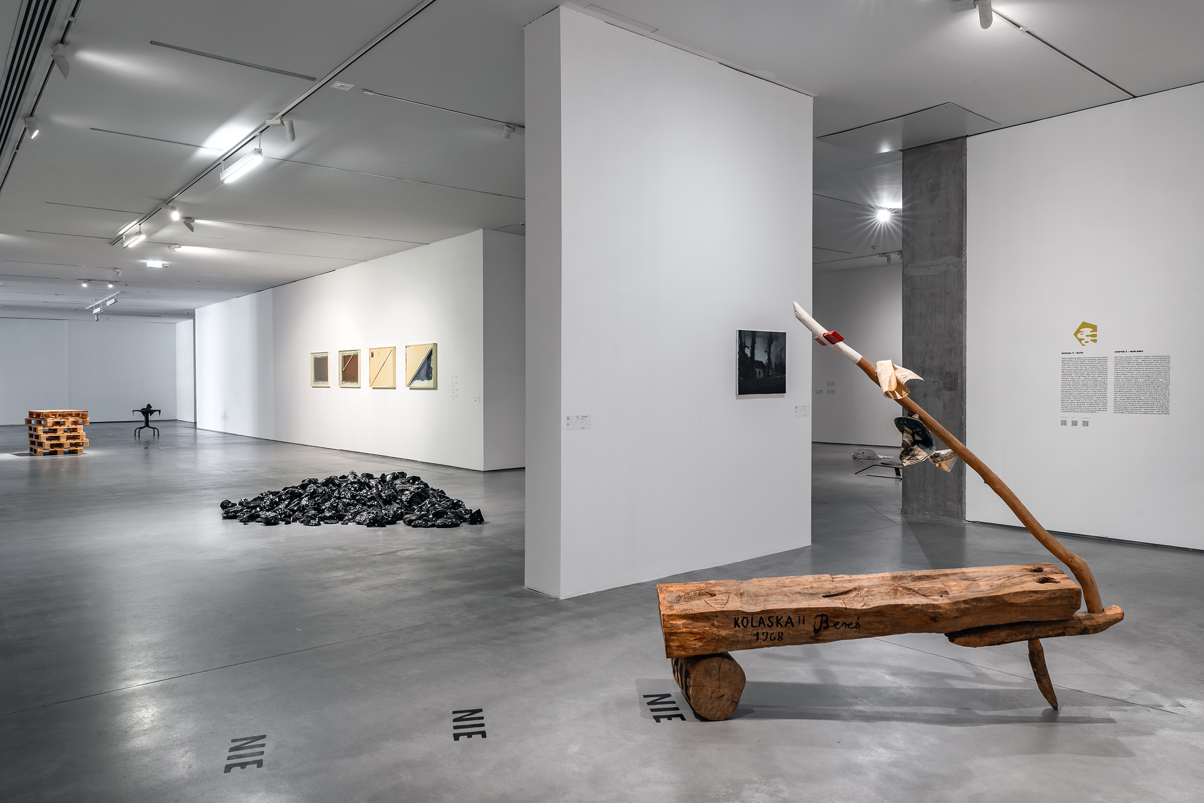 Widok wystawy //Stan posiadania. Topografia Kolekcji MOCAK-u – część I//, MOCAK 24.7.2026 – 18.10.2026, fot. R. Sosin
