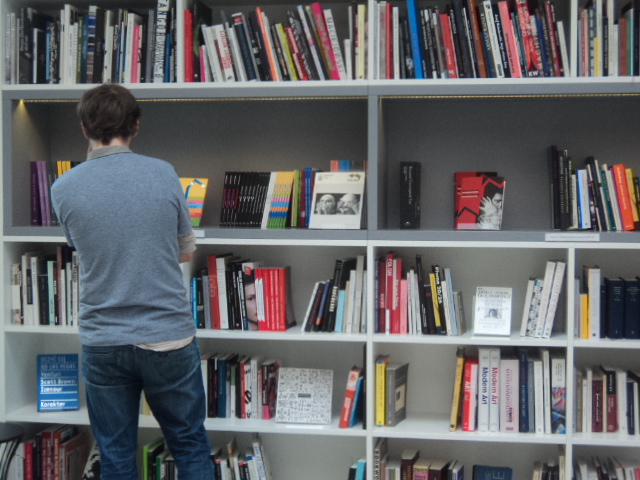 17.04.2013, //Porozmawiajmy o bibliotece krytyka sztuki Mieczysława Porębskiego.// Spotkanie z dr Dorotą Kozicką i studentami krytyki literackiej Wydziału Polonistyki UJ. Fot. K.  Maniak
