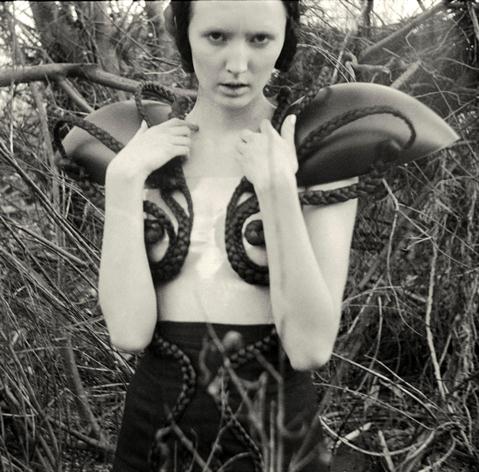 Halina Mrożek, //Bez tytułu//, 2010, z serii Fuse, fotograf: Keymo, make-up: Katarzyna Skupny, modelka: Ida
