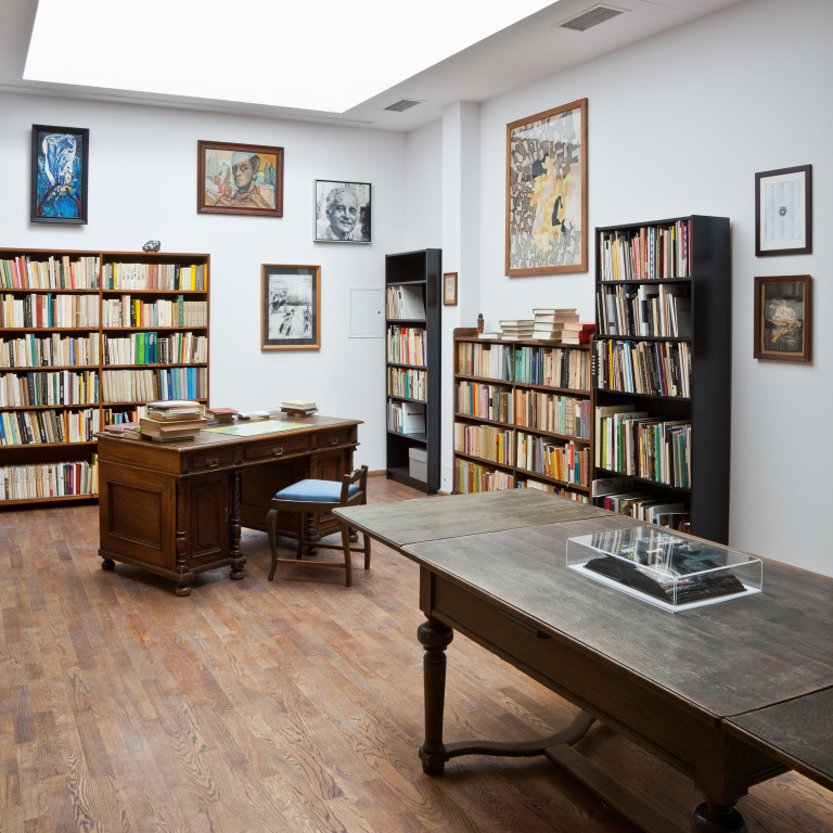 Wnętrze Biblioteki Mieczysława Porębskiego w MOCAK-u